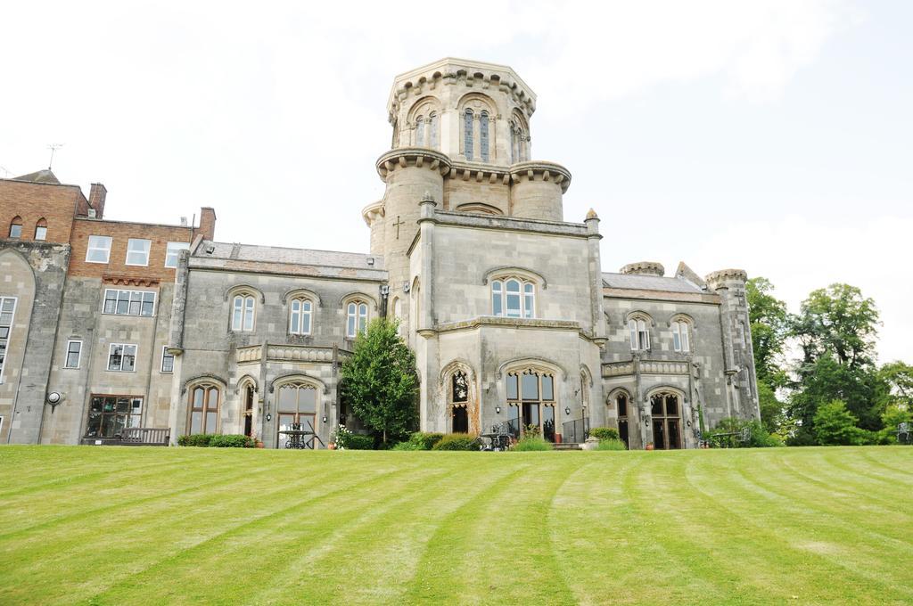 Studley Castle Hotel Exterior photo