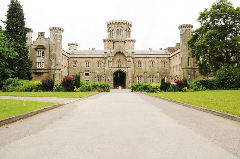 Studley Castle Hotel Exterior photo