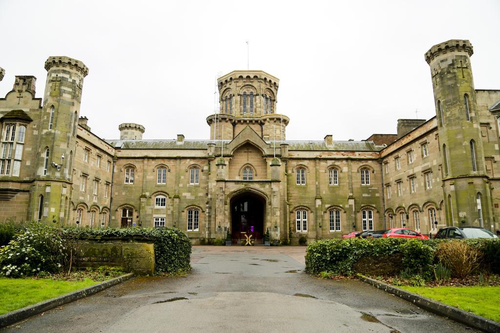 Studley Castle Hotel Exterior photo