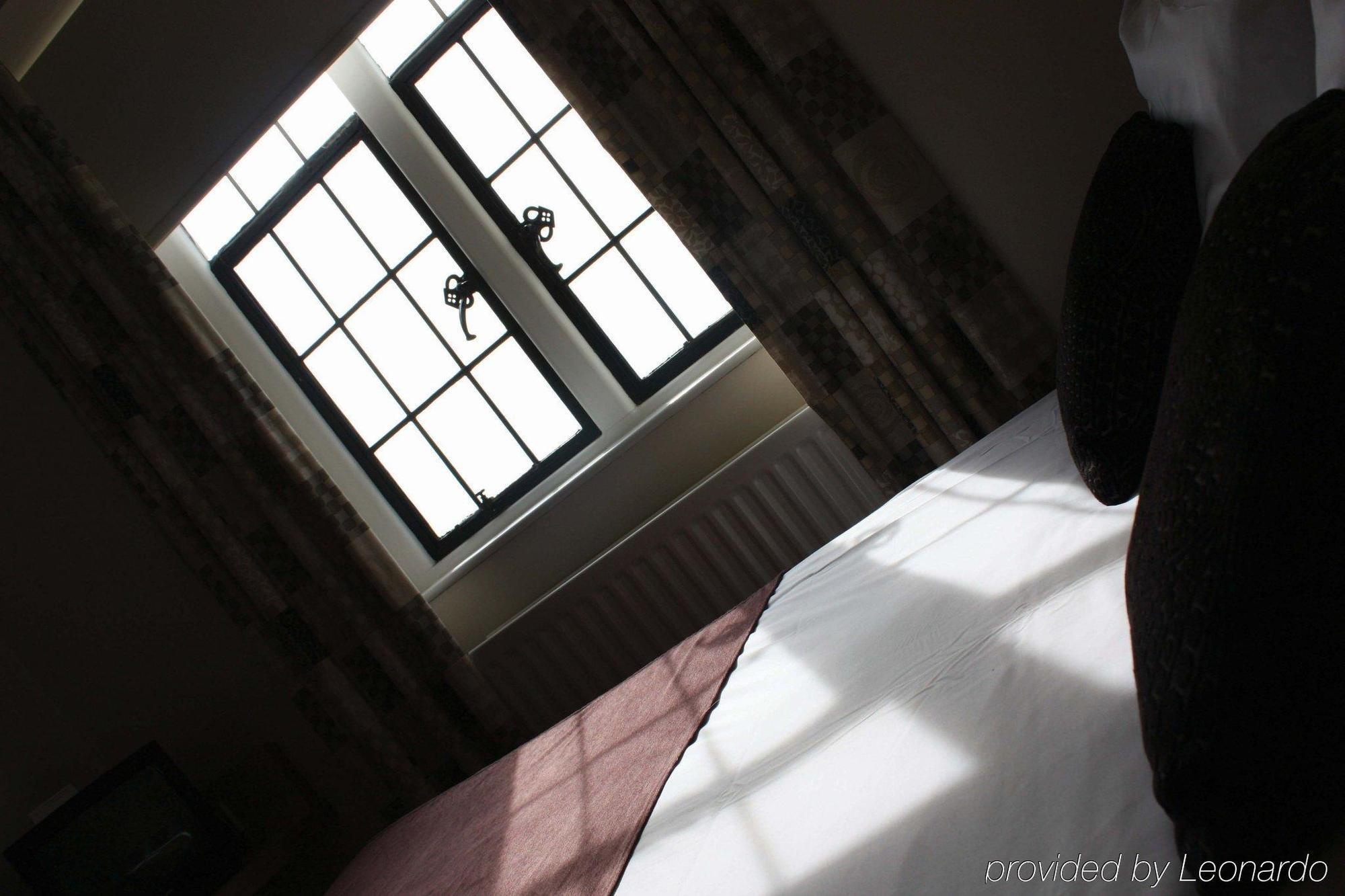 Studley Castle Hotel Room photo