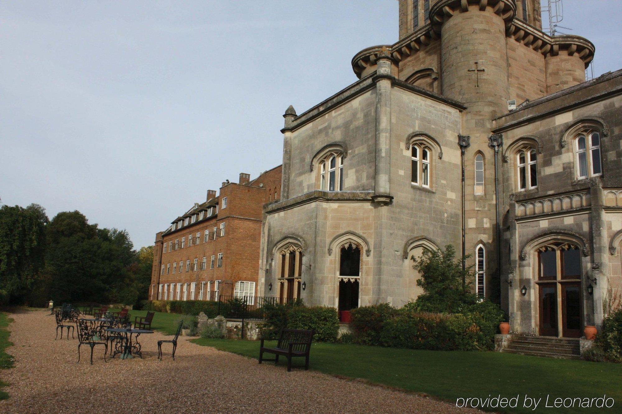 Studley Castle Hotel Exterior photo