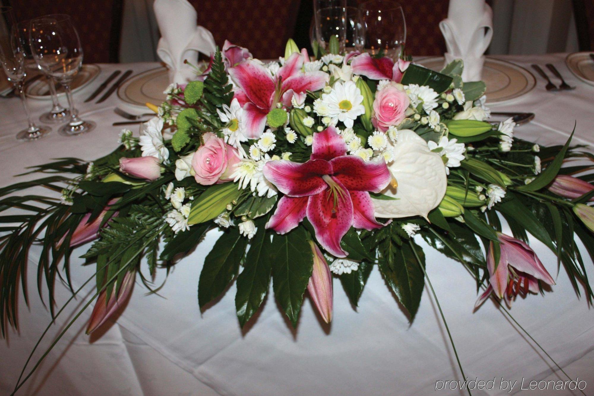 Studley Castle Hotel Restaurant photo