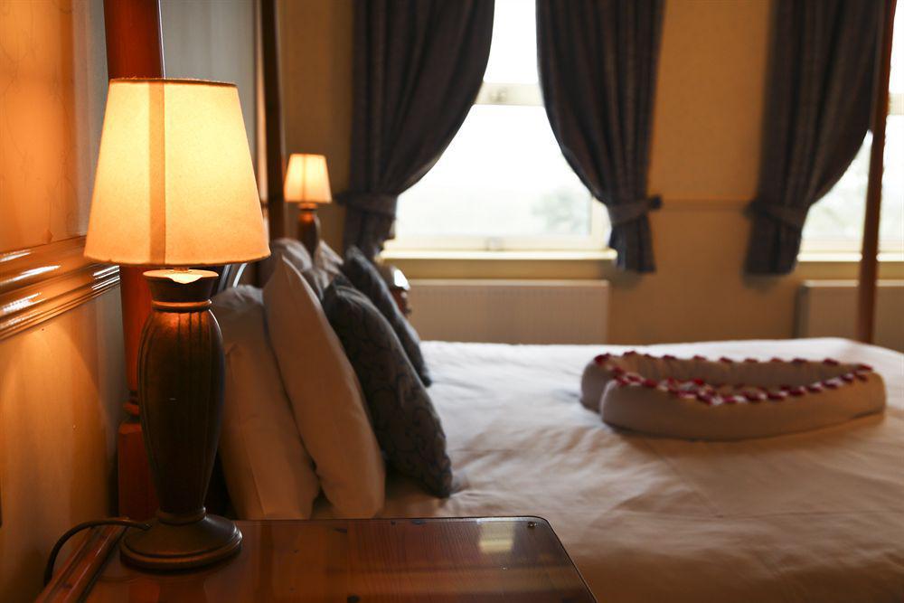 Studley Castle Hotel Exterior photo